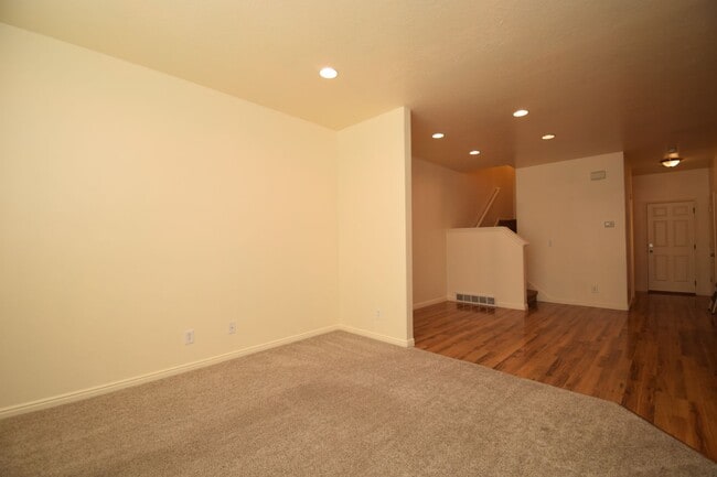 Building Photo - Modern 4 bed Home in Prime West Valley Location!!