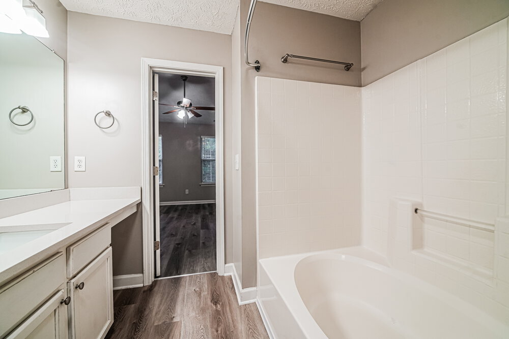 Building Photo - 1955 Hidden Valley Dr SW