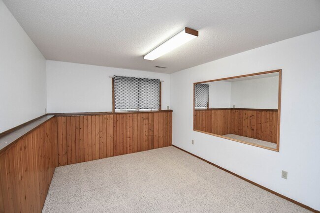 Building Photo - Spacious 4-Bedroom Acreage with Stunning Views Near Hartford — 1.5 Acres of Country Living!