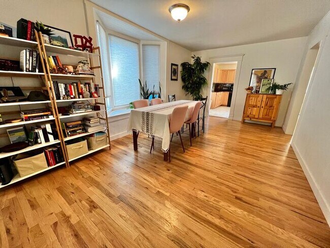 Building Photo - Update 4 Bed 2 Bath House in Old Town! Ava...