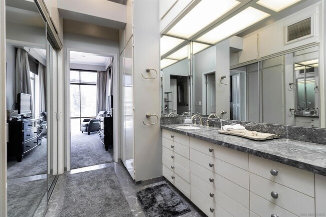 Building Photo - 8110 El Paseo Grande