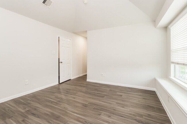 Building Photo - 2422 Gibbs Bend Ct