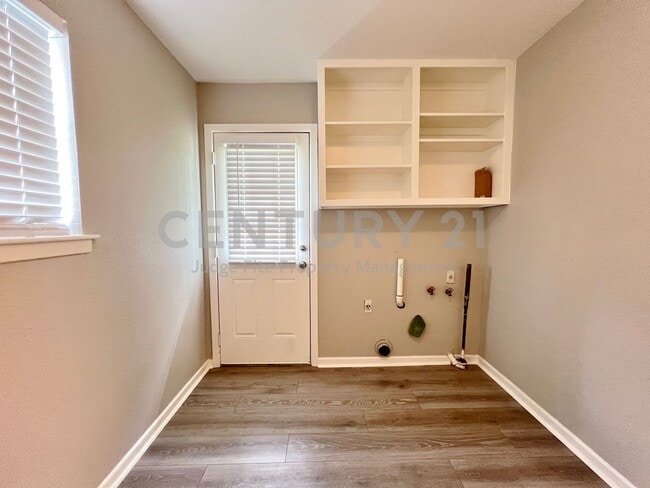 Building Photo - Beautifully Refreshed 3/2/2 in Fort Worth Ready for Immediate Occupancy!