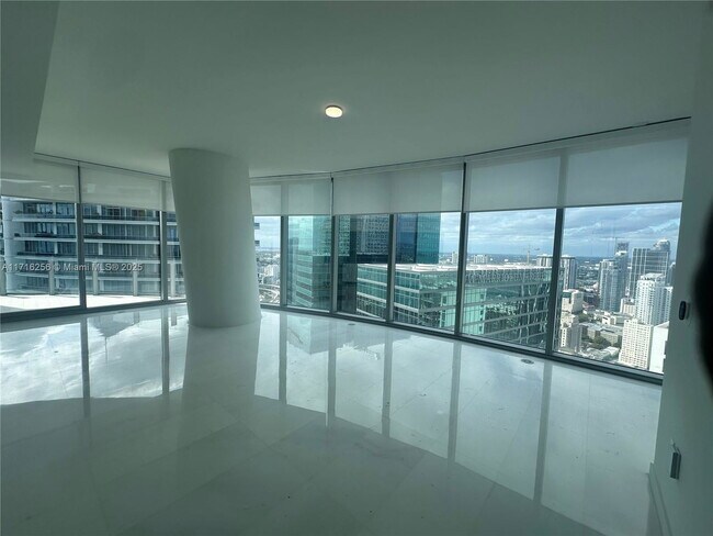 Building Photo - 300 Biscayne Blvd Way