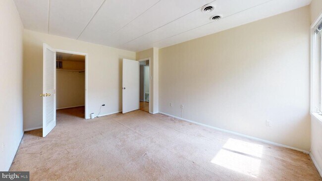 Building Photo - 2622 Fort Farnsworth Rd