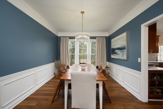 Building Photo - **UPDATED BRENTWOOD HOME THAT DOESN'T FEEL LIKE A RENTAL**