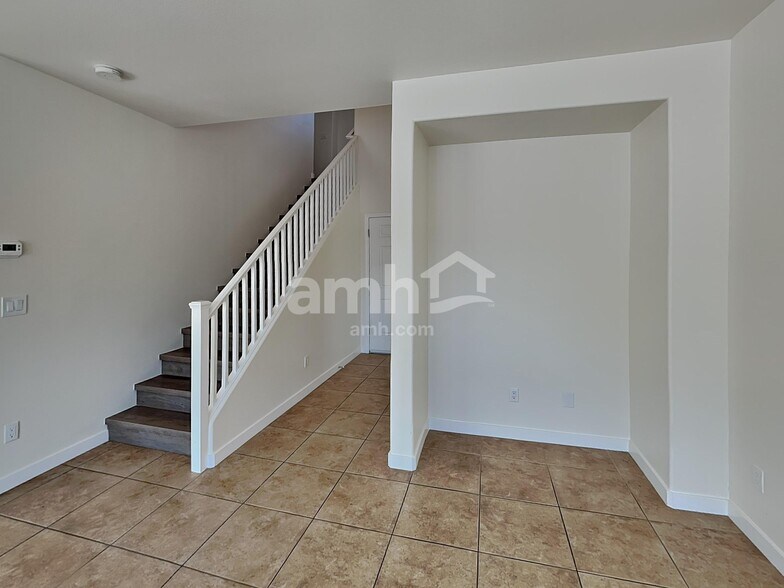 Building Photo - 1029 Maple Pines Ave