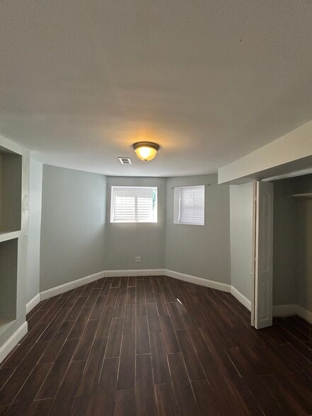 Building Photo - 1529 S Homan Ave
