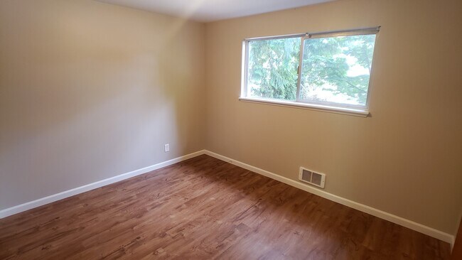 Building Photo - Briarcrest 44