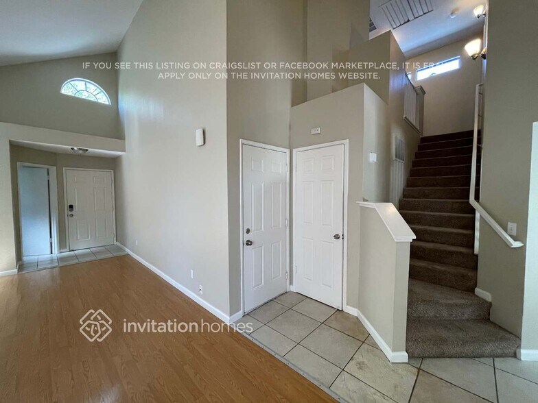 Building Photo - 327 Parkside Dr