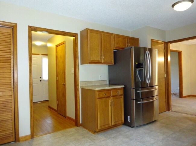 Building Photo - 3 BR w/ Bonus Room Minutes to MCAS!