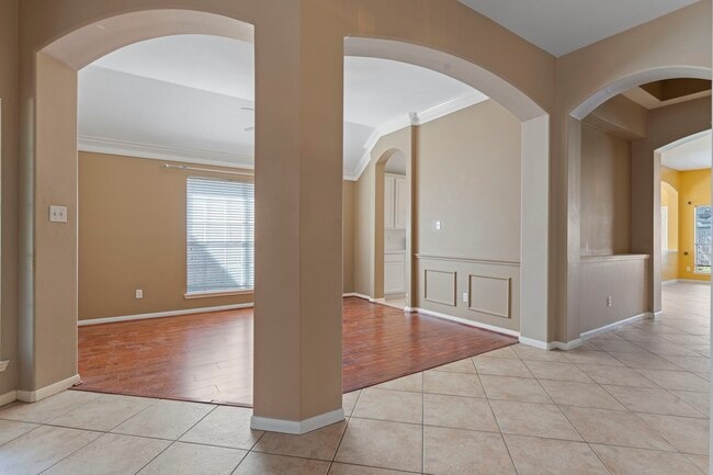 Building Photo - 10415 Courtley St