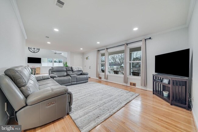 Building Photo - 6812 Beechview Dr