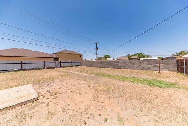 Building Photo - 2901 Nabors Ln