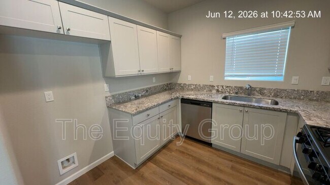 Building Photo - 510 S Summit St