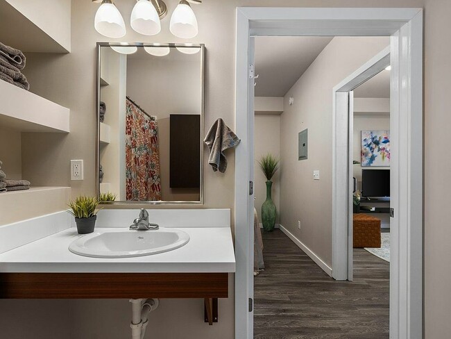 Building Photo - 619 E Eighth St