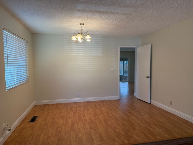 Building Photo - 4 bedroom Blossom Valley Home