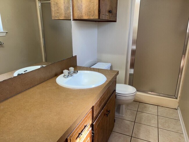 Building Photo - 3808 Peaks Dr