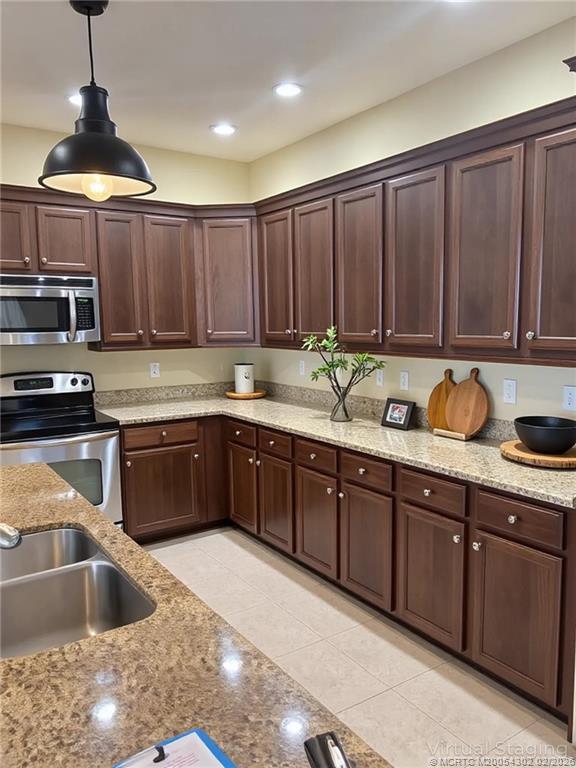 Building Photo - 11239 SW Barton Way