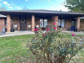 Building Photo - Private room