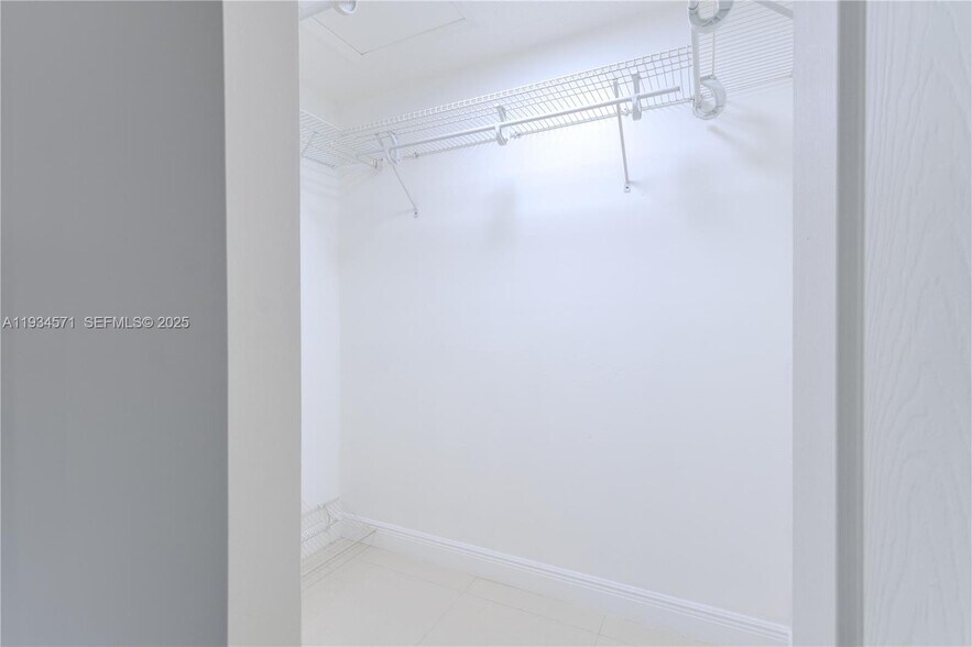 Building Photo - 5145 SW 140th Pl