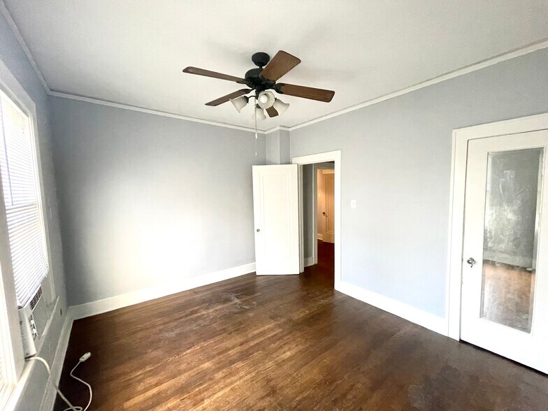 bedroom - 426 W Huisache Ave