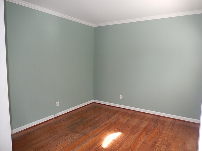Building Photo - 10612 River Forest Dr