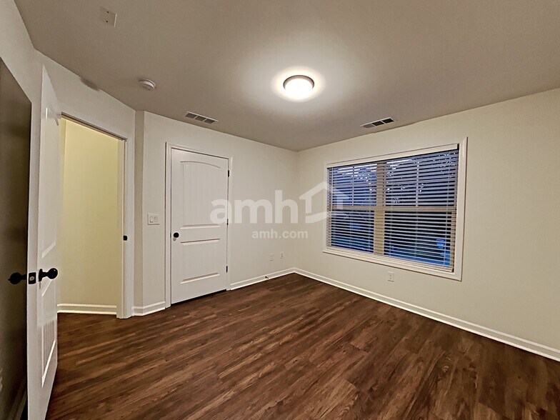 Building Photo - 1135 Blankets Creek Dr