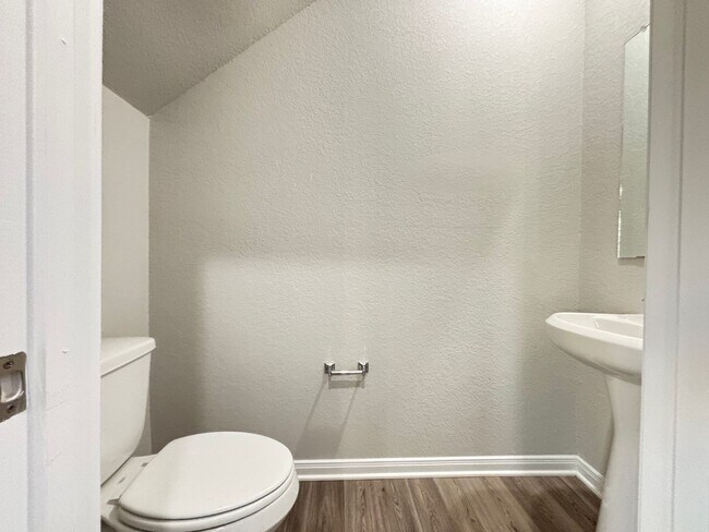 Building Photo - Luxury Living in the Heart of Cibolo!