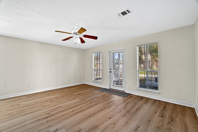 Building Photo - 10 Porpoise St