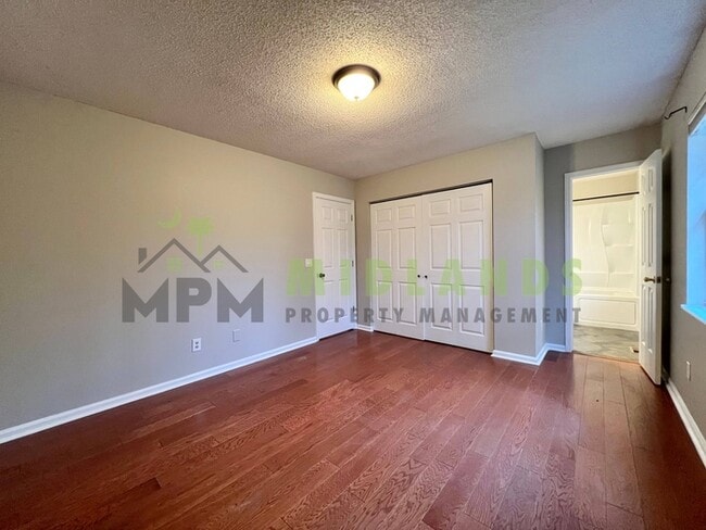 Building Photo - 844 Bentley Dr