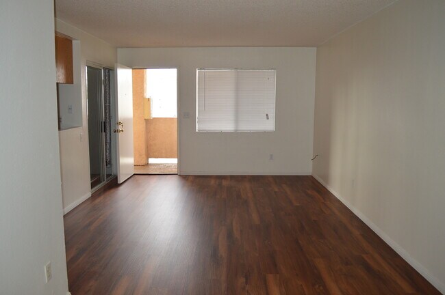 Building Photo - 621 D St
