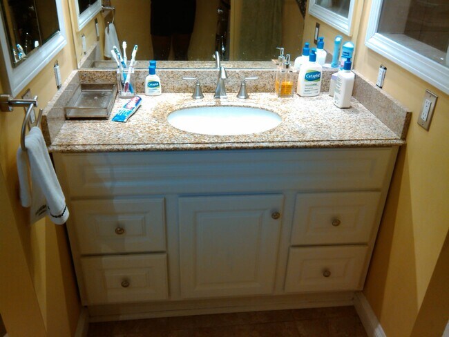 FULL BATHROOM - 15 Overland Ave