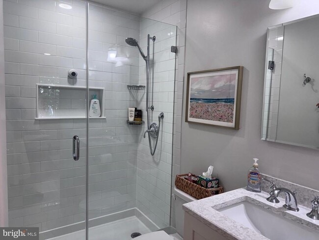Building Photo - 6621 McLean Ct