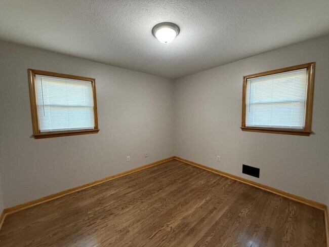 Building Photo - 2013 S 28th St