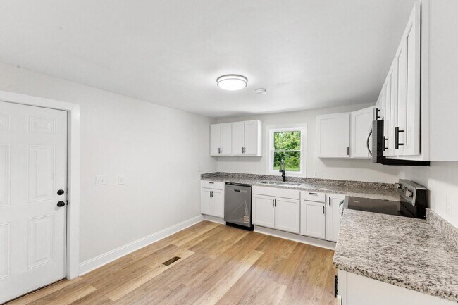 Building Photo - 547 Horry St NE