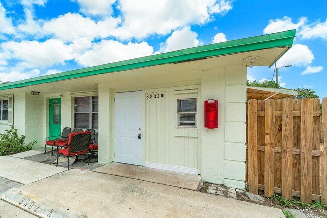 Building Photo - 3802 Melaleuca Ln