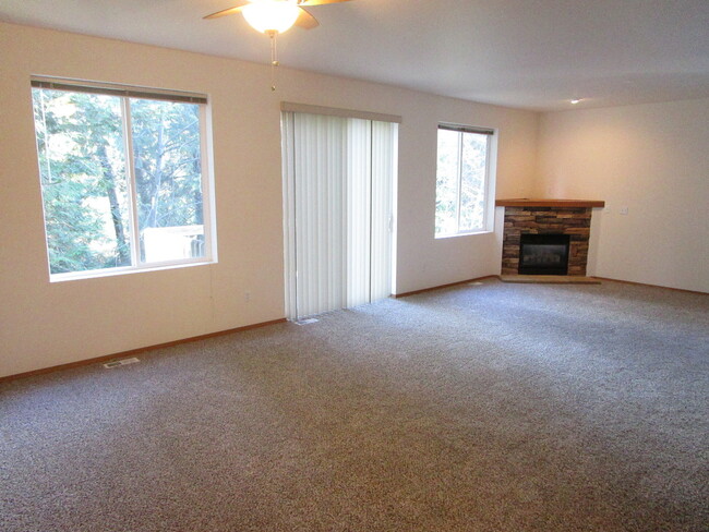 Building Photo - 3 Bedroom, 2 bathroom Home in Gig Harbor