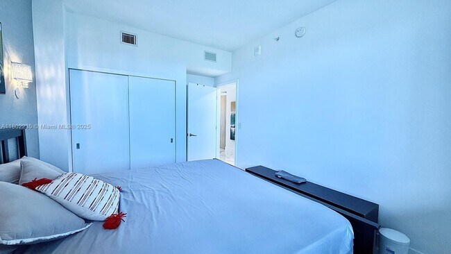 Building Photo - 16385 Biscayne Blvd