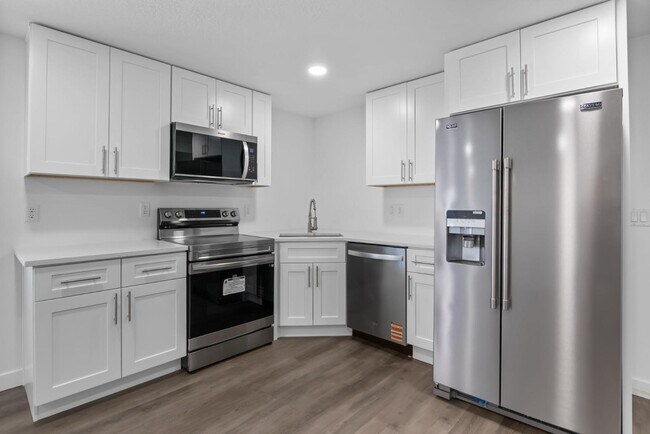Building Photo - 2464 N Fernleaf Dr - 2646 Fern Leaf (Basement