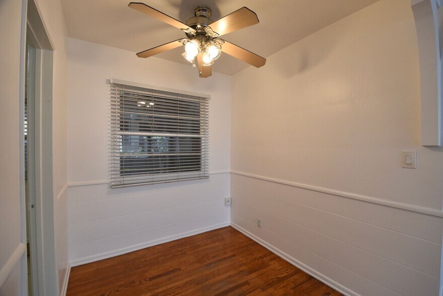 Building Photo - 14830 Dickens St