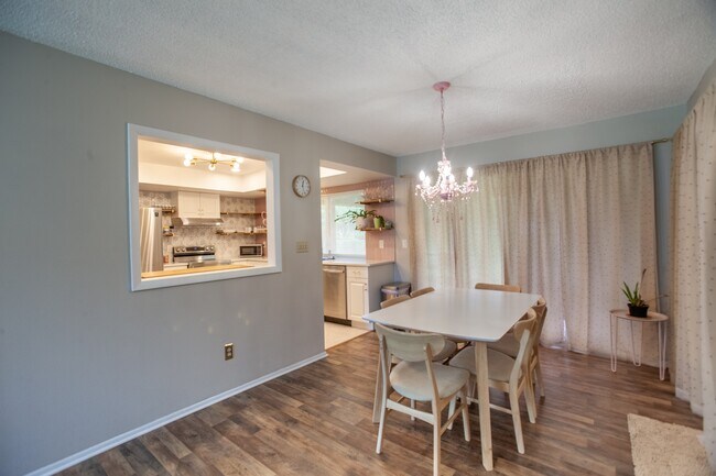 Building Photo - 1323 Torreya Cir