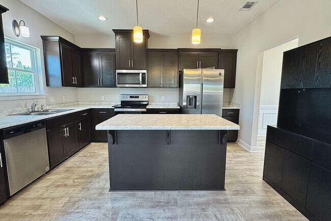 Building Photo - AVAILABLE EARLY DECEMBER (Small Pets Only)