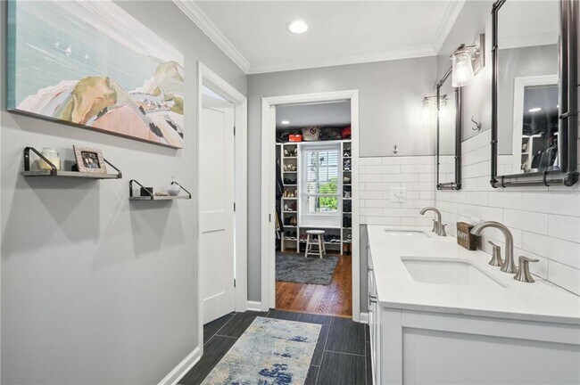 Building Photo - 2873 Briarcliff Rd NE