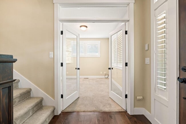 Building Photo - Spacious 4-Bedroom Dream Home – Perfect fo...