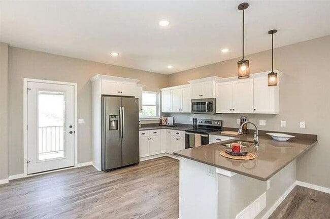 Building Photo - $2,400 | 3 Bedroom, 2.5 Bathroom Town Home | Pet Friendly | Available for an August 1st, 2026 Mov...