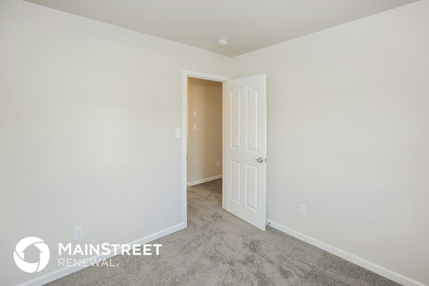 Building Photo - 3744 Sipes Ln