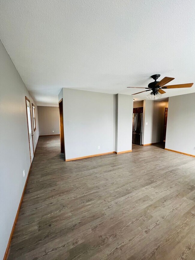 Building Photo - 3 Bedroom Home w/ Garage in Marion, IA