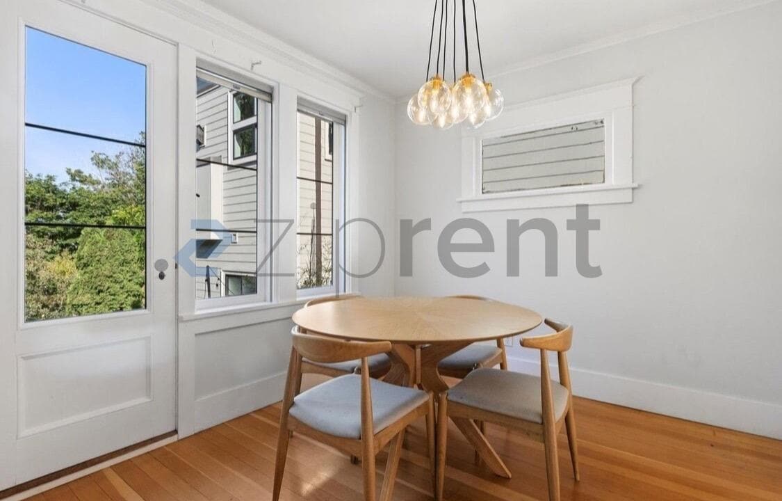 Building Photo - Unit