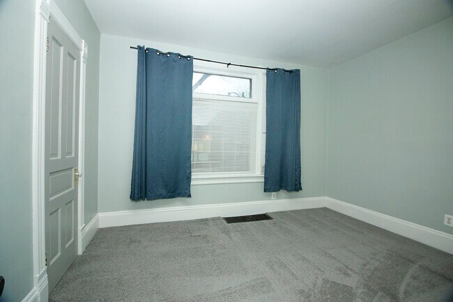Bedroom #1, 11x13 - 517 E Burleigh St